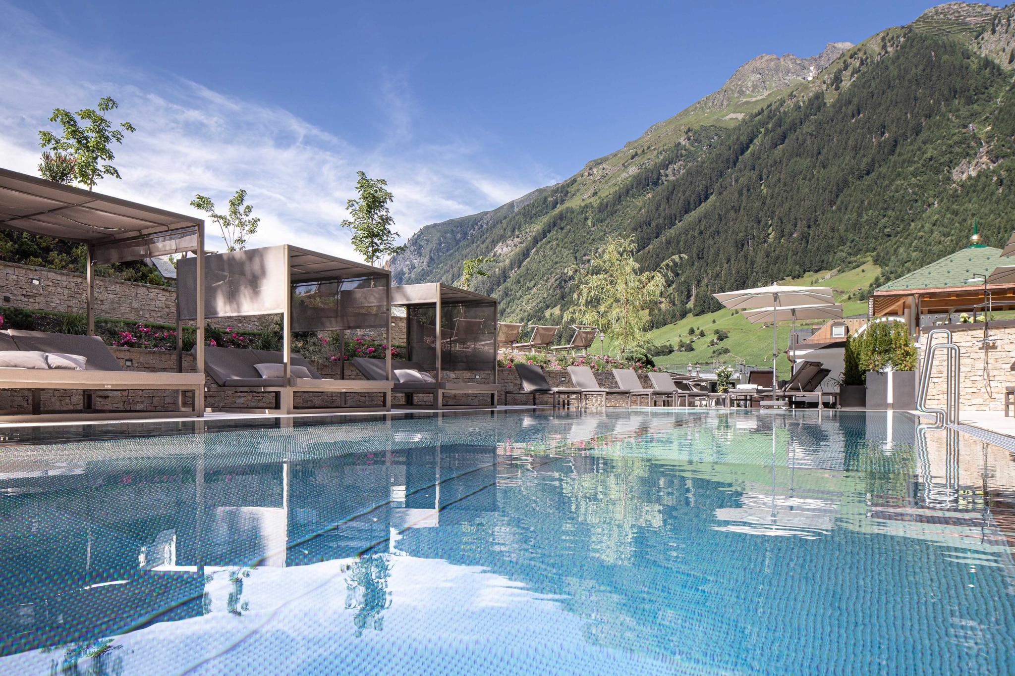 Pool Sommer - Hotel Post Ischgl
